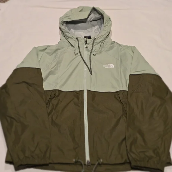 ***SOLD****  The North Face Women's Two-Tone Green Jacket - Picture 7 of 9